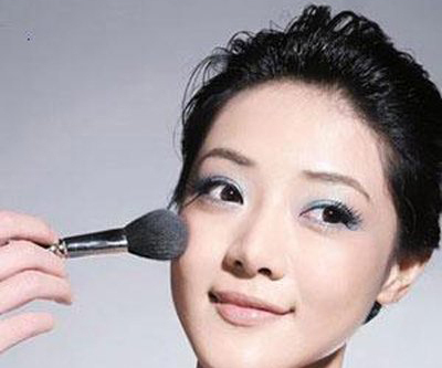 北京化妆学校课堂直击：4招塑造水灵灵的大眼睛 