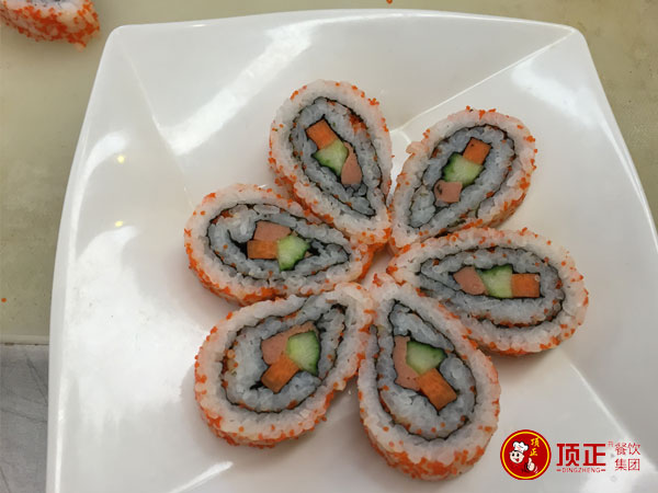 鱼子酱日本寿司装盘 鱼子酱日本寿司装盘