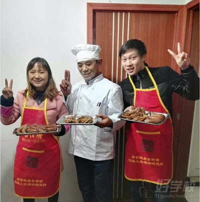 新食玳师生与作品合照