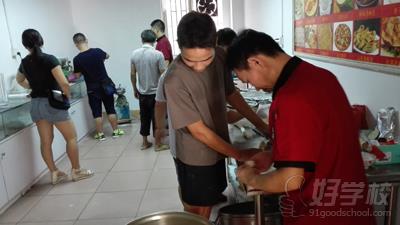 东莞市鸿之运小吃培训中心授课现场