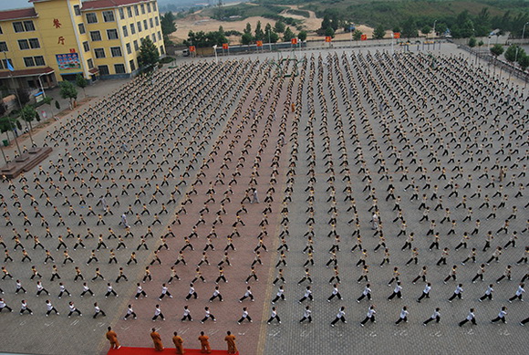 小龙武校学员操场练功