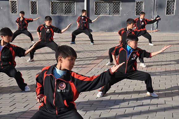 释小龙武校基本功训练