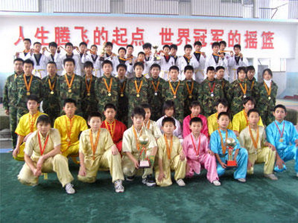 少林寺释小龙武术学校毕业学员留念