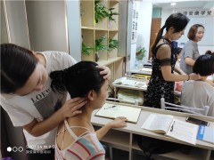 在遵义去哪学习专业小儿推拿手法？