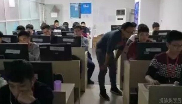 昆明达内教育