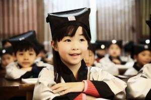 来随秦汉胡同认识一位醉心学术的美女画家吧！