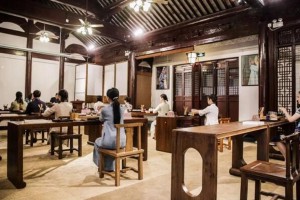 春天已经过半 秦汉胡同约你品茗作诗