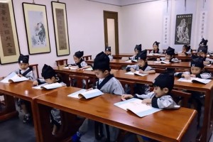 秦汉胡同书法班现场直击 古韵悠长进步不停