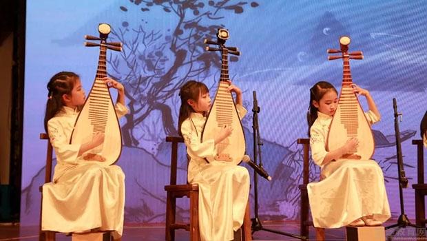 秦汉胡同学员在演出