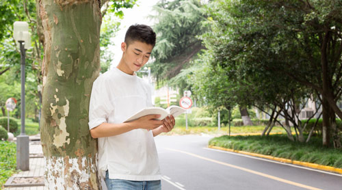 如何通过跟读练习雅思听力