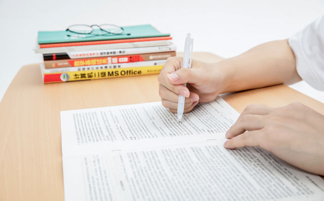 雅思托福哪个容易