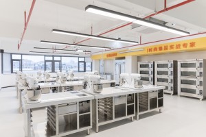 重庆人气-十烘焙培训学校排行榜(西点师工资一个月多少钱)