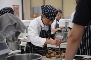 重庆江北西点培训学校电话(西点师工资一个月多少钱)