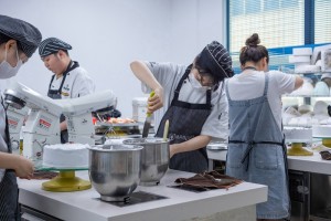 重庆九龙坡西点培训班地址(西点师工资一个月多少钱)
