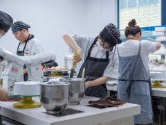 广州天河林和的蛋糕面包培训班哪家好-10大机构(蛋糕的制作有哪些做法)