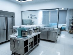 广州十大西点蛋糕面包培训精选榜首公布(西点行业能赚钱吗)