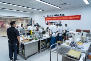 学蛋糕裱花制作(目-西点师的收入如何)