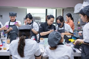 南昌洪都北大道哪有学蛋糕的(蛋糕学习培训班怎么选择)
