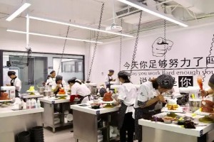 来南宁熳点烘焙学校 看小萌星玩转烘焙