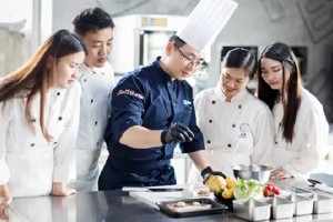 杭州西点烘焙专业培训班(烘焙甜点师的月工资在多少)