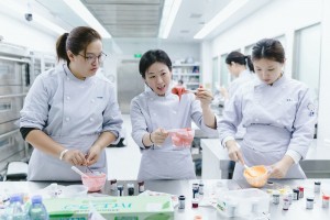 杭州拱墅区咖啡学校培训短期(女生学做奶茶好不好)