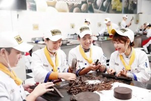 莲蓉蛋黄月饼怎么做？上海王森来教你