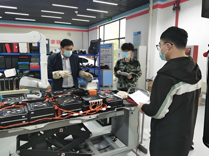 新能源汽车维修
